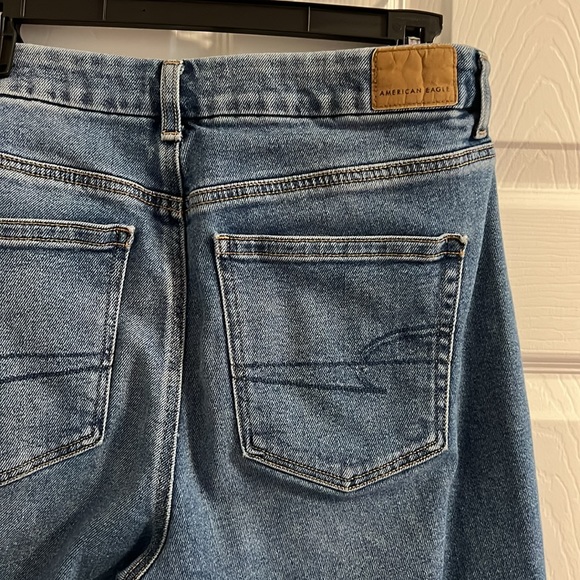 AE curvy mom jean - Picture 3 of 6